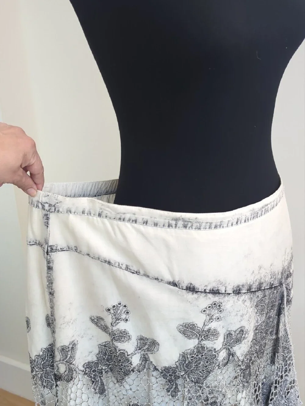 Soft Surroundings Faux Wrap Cream & Grey Wash Print & Lace Overlay Midi Skirt - Picture 6 of 9
